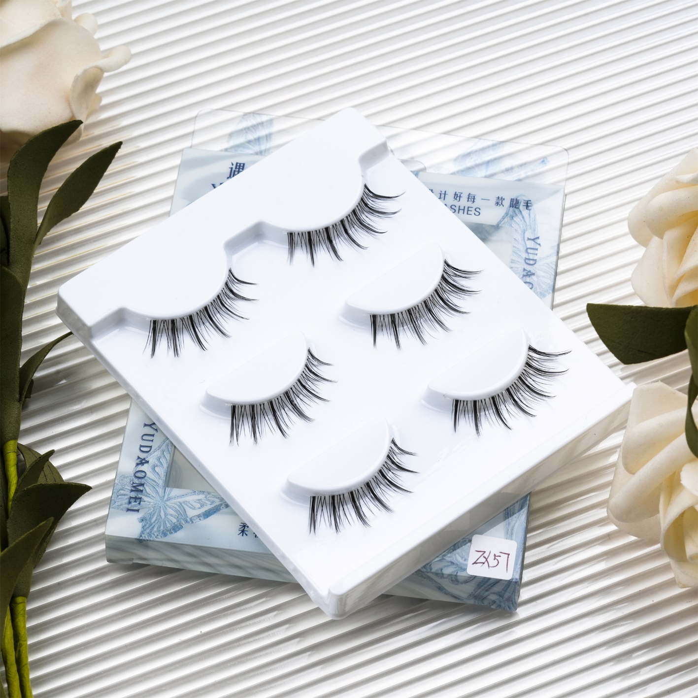 An Tionscal Bréagach Eyelash: áilleacht a ardú le lashes préimhe