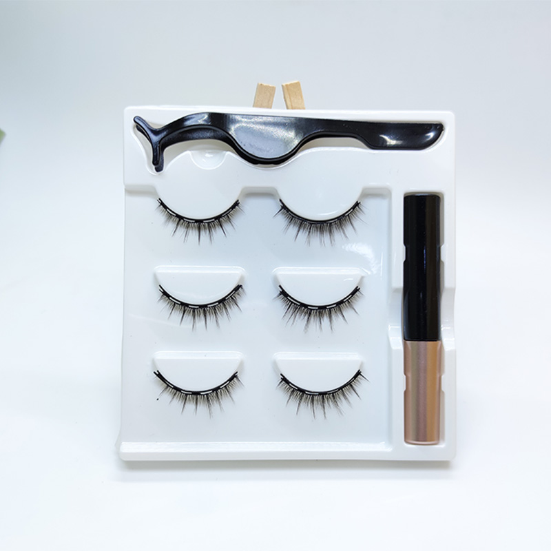 Lashes Maighnéadacha Nádúrtha Le Eyeliner